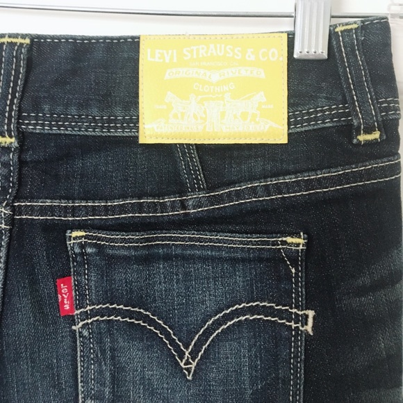 Brand New Levi’s Basic Dark Wash Denim Shorts - Picture 3 of 5